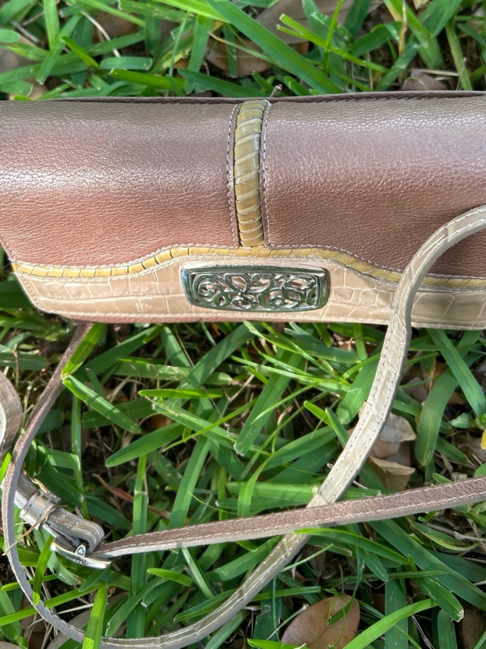 Vintage Croc Embossed Brighton Brown & Cream Crossbody with Gold Trim - Picture 5 of 12
